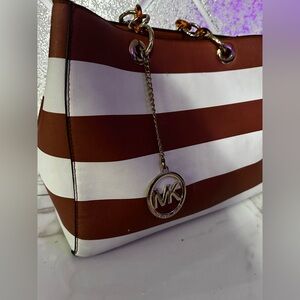 Michel Kors medium hand bag